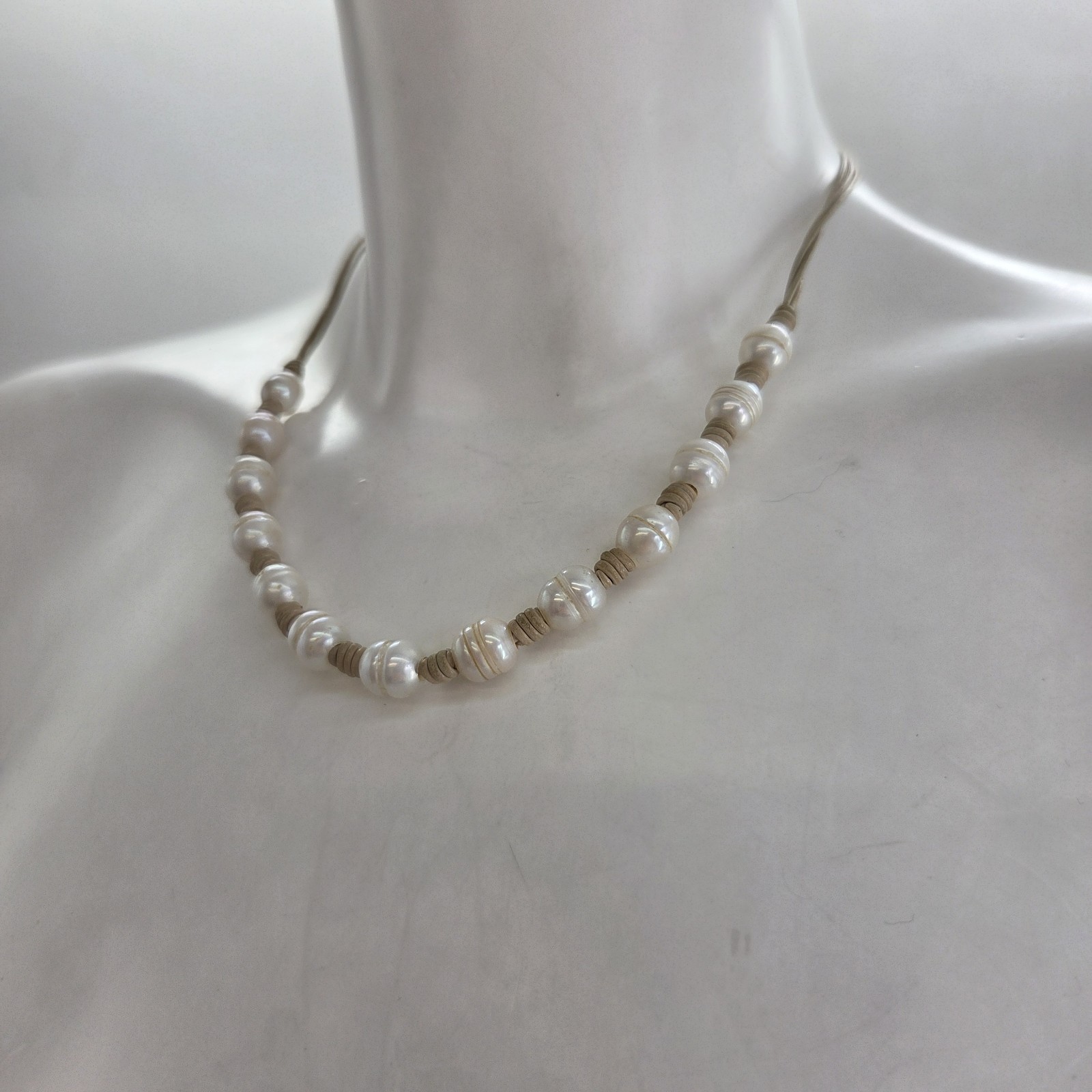 Silver Leather and Pearl Necklace 46 cm Length Adjustable Beige Leather GUC