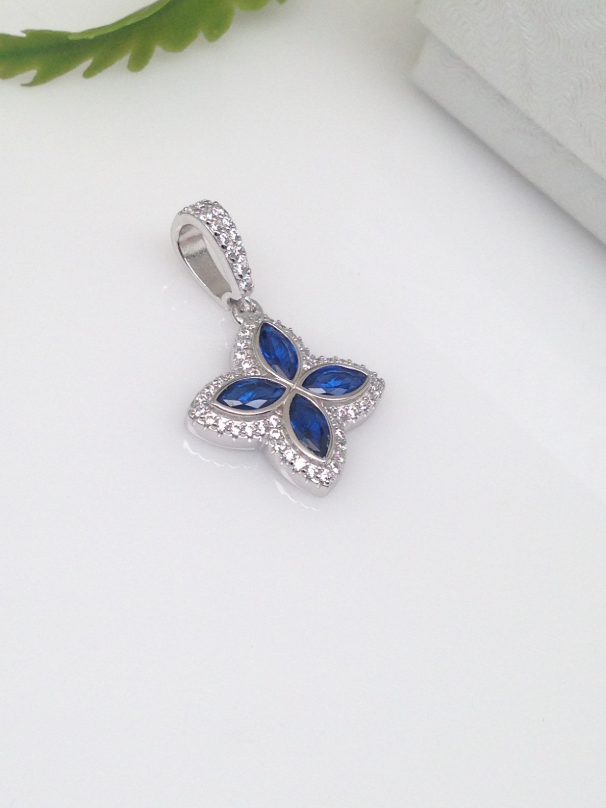 925 Sterling Silver Navy Blue Four Leaf Clover Flower CZ Pendant Women 17mm/28mm