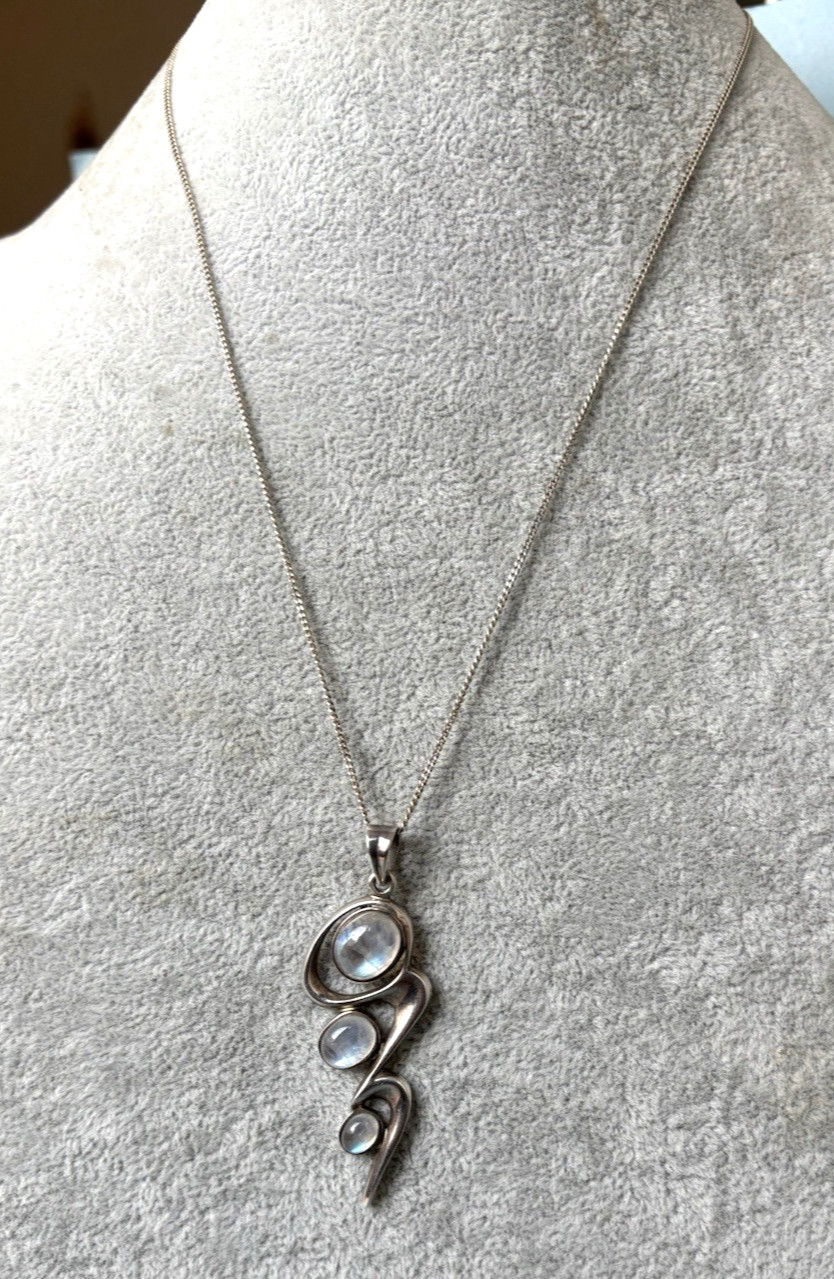 VINTAGE STERLING SILVER MOONSTONE PENDANT & 925 CHAIN gemstone wave 18in 46cm
