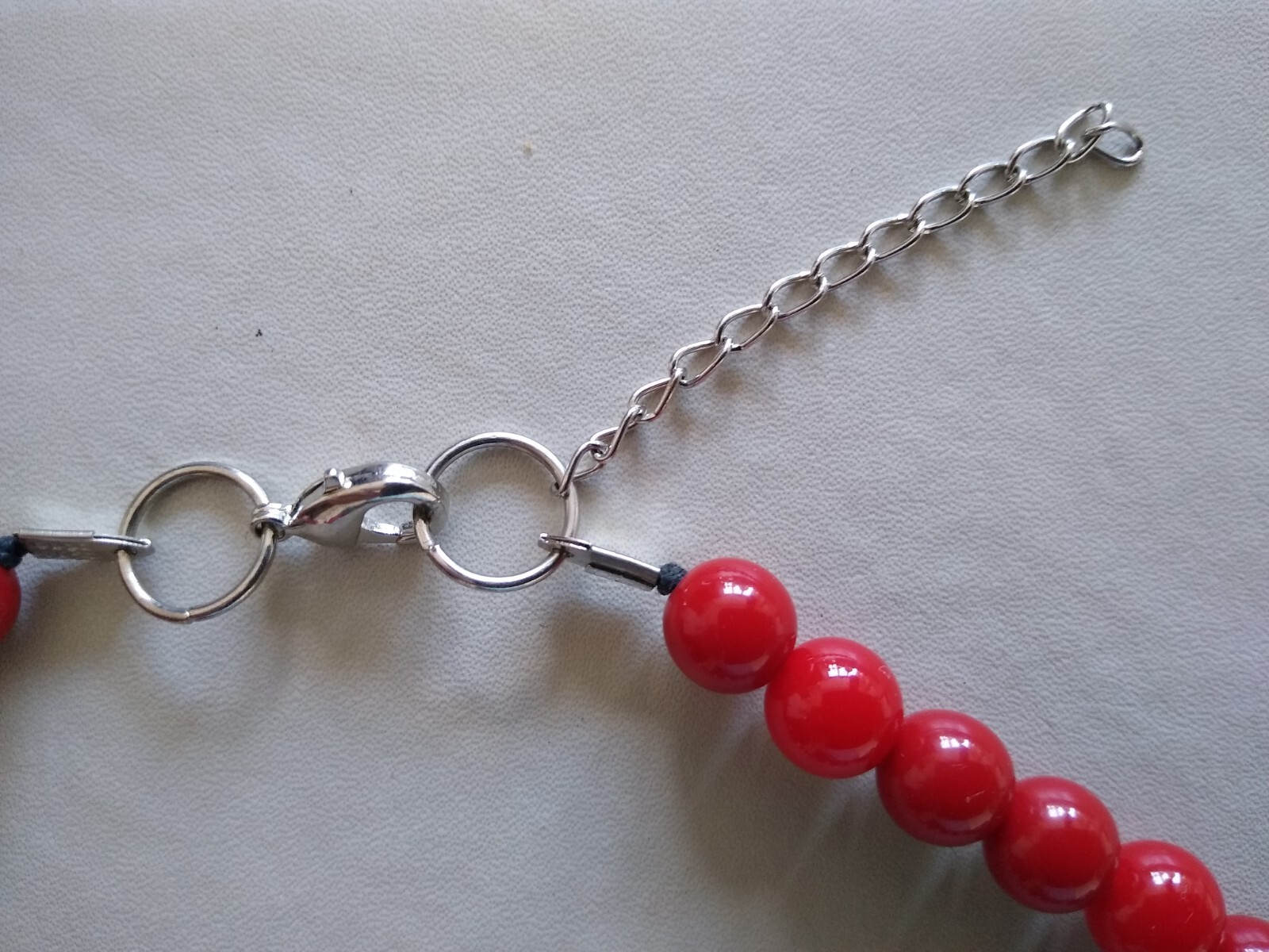 Necklace red, pink & white beaded. Retro Style.60 cm long with 5 cm adjustment.