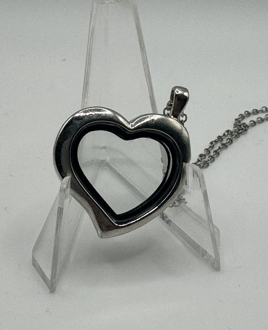 Beautiful Womens Heart Pendant Photo Necklace – Romantic Gift