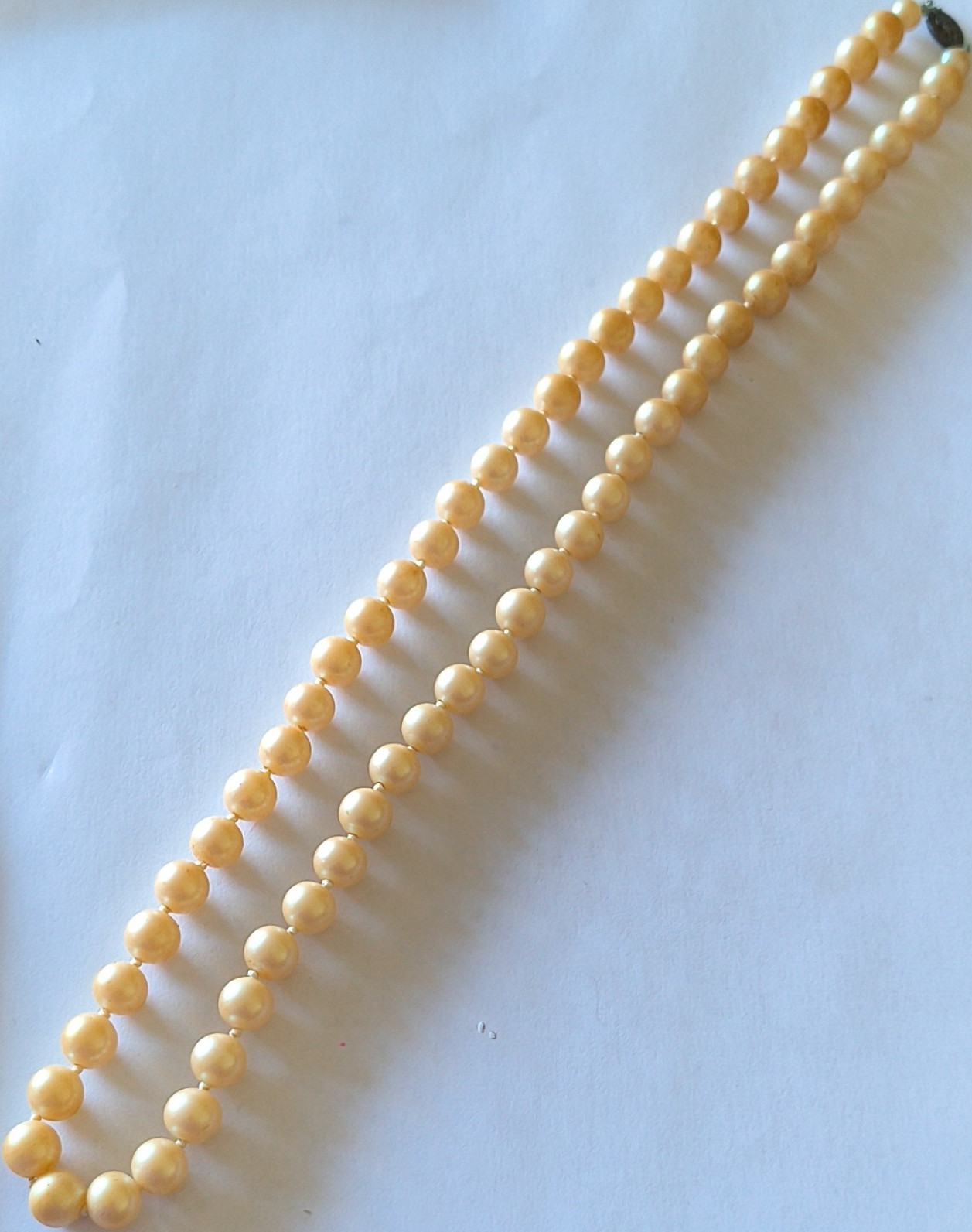 Cream Imitation Faux Pearl Beaded Necklace with Barrel Closure