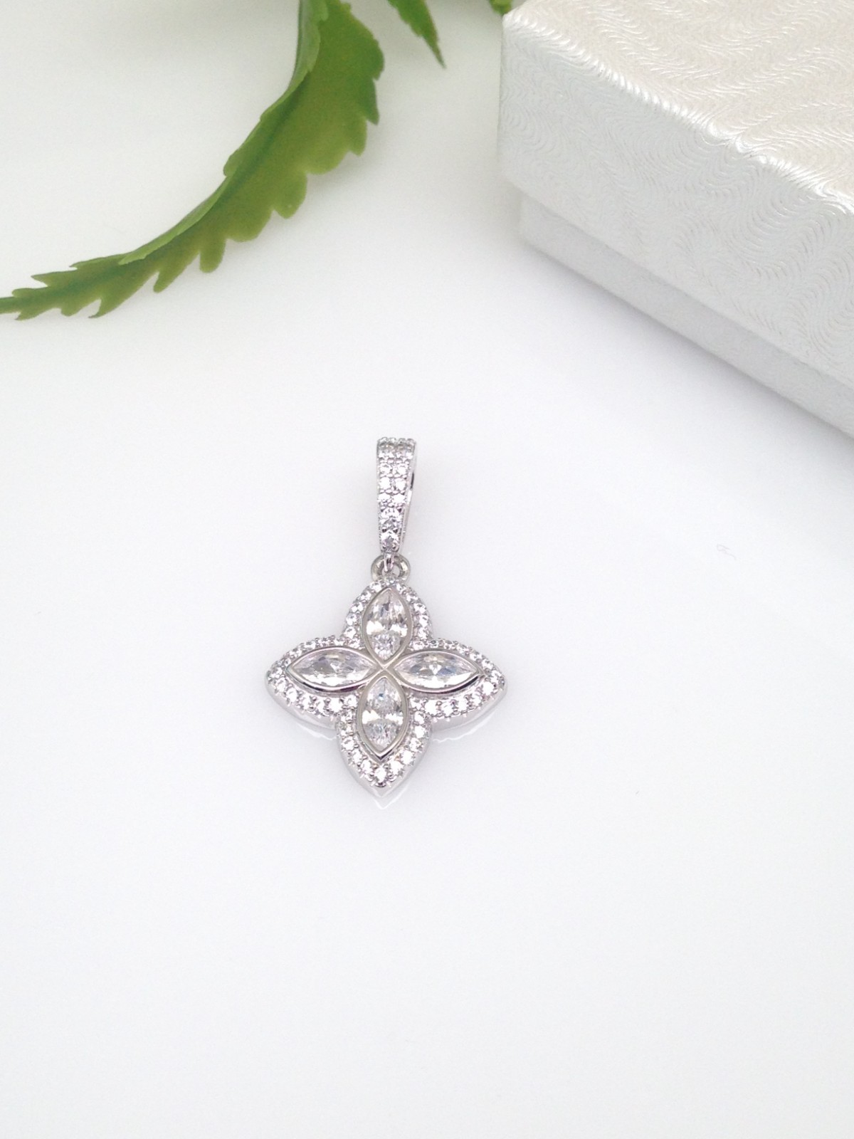 925 Sterling Silver CZ Four Leaf Clover Flower Pendant Women 17mm(0.67″)/28mm