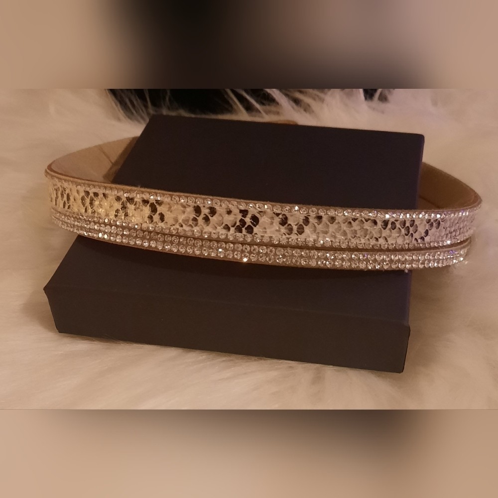 Rhinestone choker animal print adjustable 13.5 to 15in