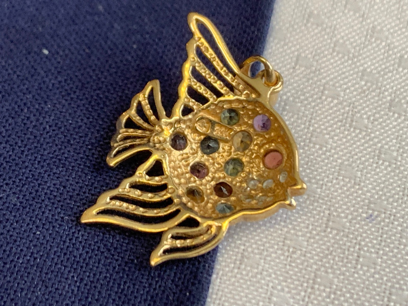 10K Yellow Gold Angel Fish Pendant 1.81g Jewelry Multicolor Stones Charm *READ*