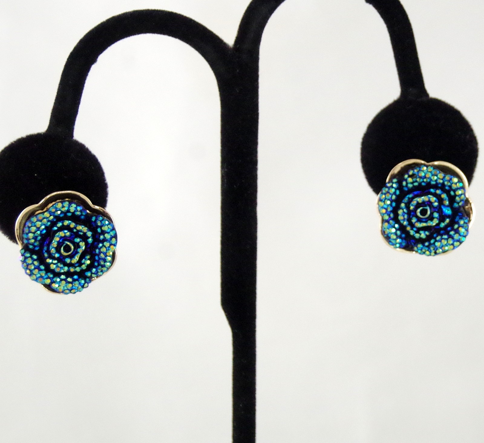 Pretty! BETSEY JOHNSON BLUE AB FACETED 3D ROSE FLOWER RIBBON TIE BIB NECKLACE