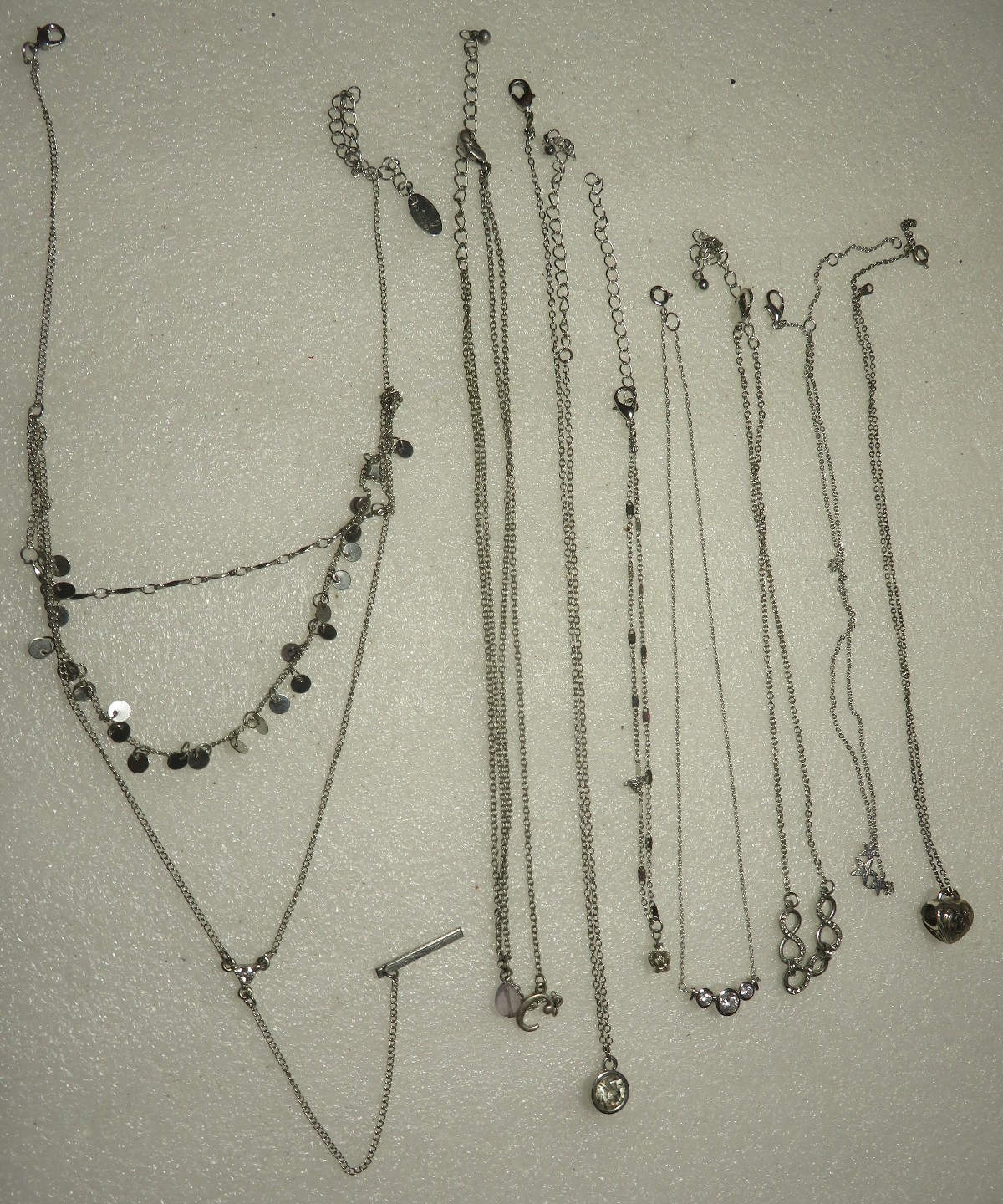 Lot of 8 Jewelry Necklaces Pendant Styles Vary Glod Tone