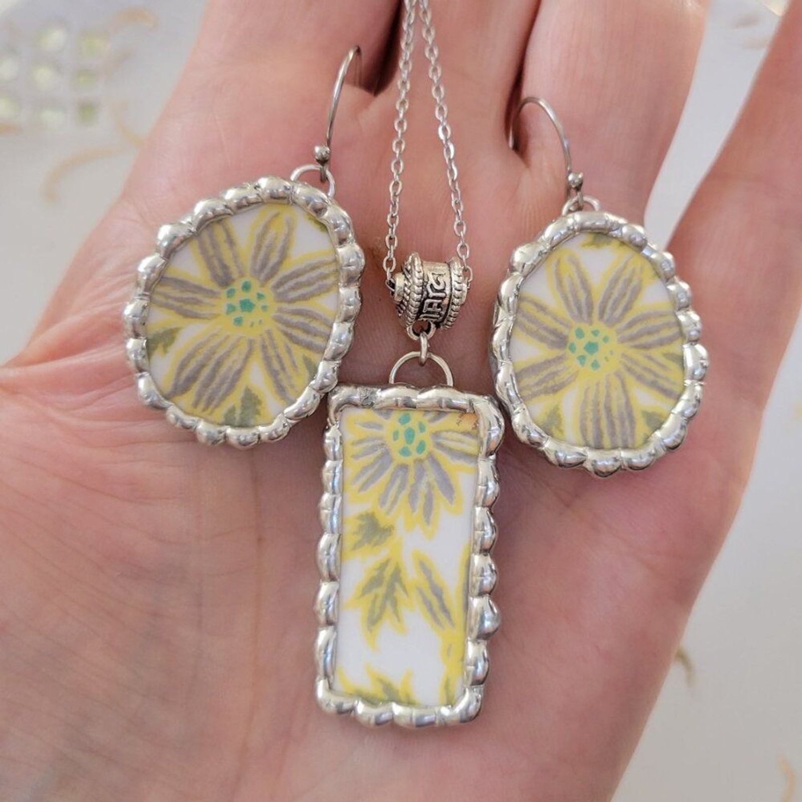Noritake Sunny Side Broken China Pendant Necklace & Earring Set