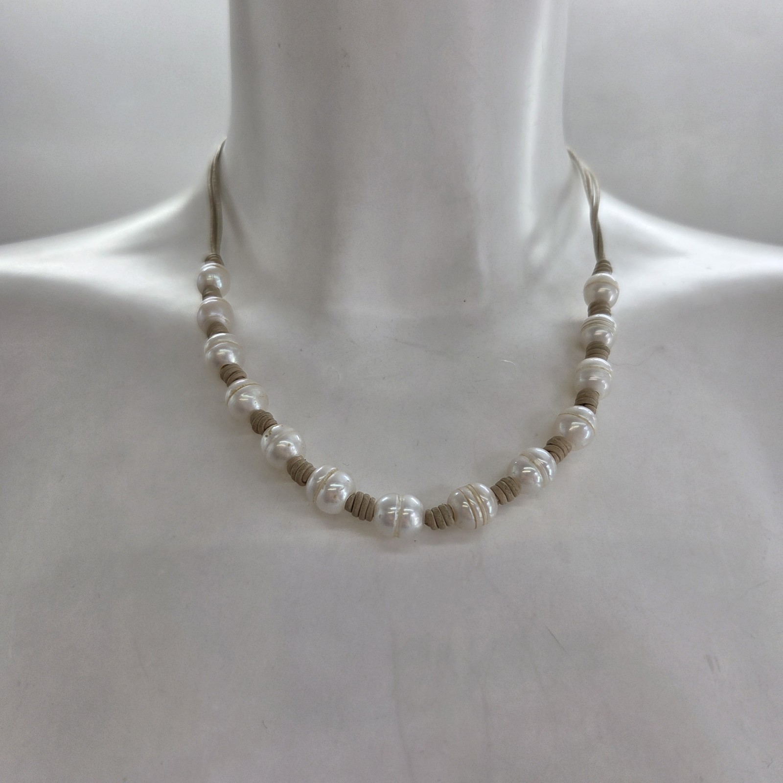 Silver Leather and Pearl Necklace 46 cm Length Adjustable Beige Leather GUC