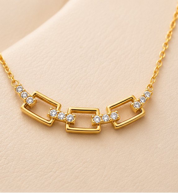 1.5ct Round Cut Simulated Diamond Stunning Amulet Pendant 14k Yellow Gold Plated