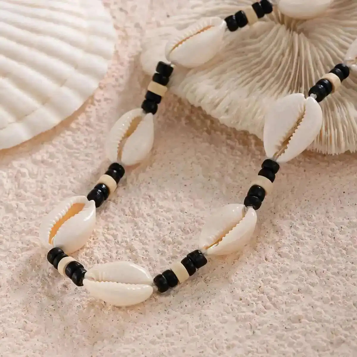 Bohemian Scallop Wood Bead Choker Necklace for Men Retro Adjustable Short