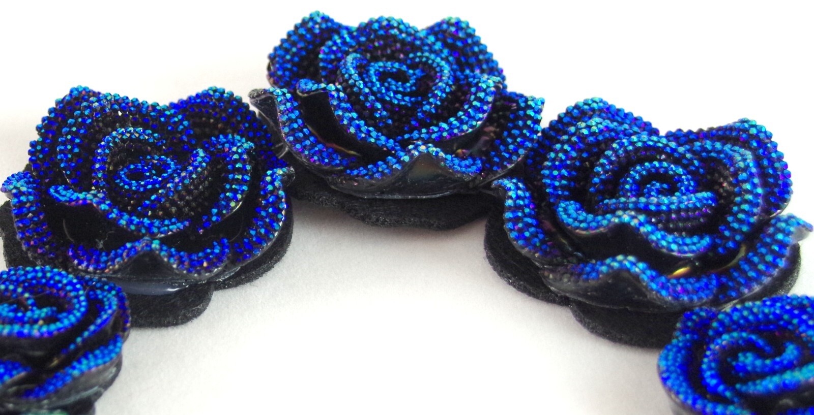 Pretty! BETSEY JOHNSON BLUE AB FACETED 3D ROSE FLOWER RIBBON TIE BIB NECKLACE