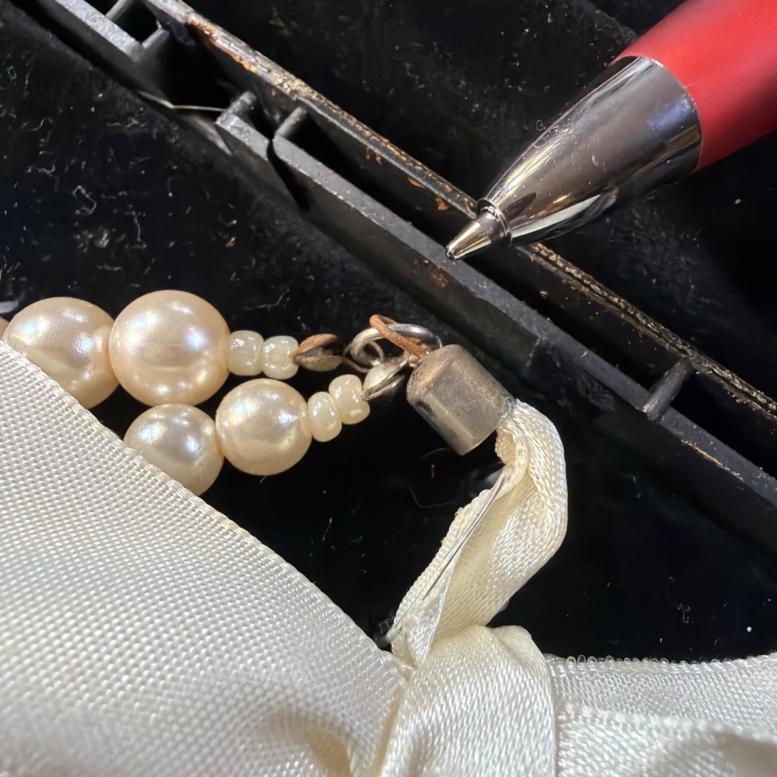Women’s Imitation Faux Pearl Rhinestone Necklace Ribbon Brooch White Vtg *Read*