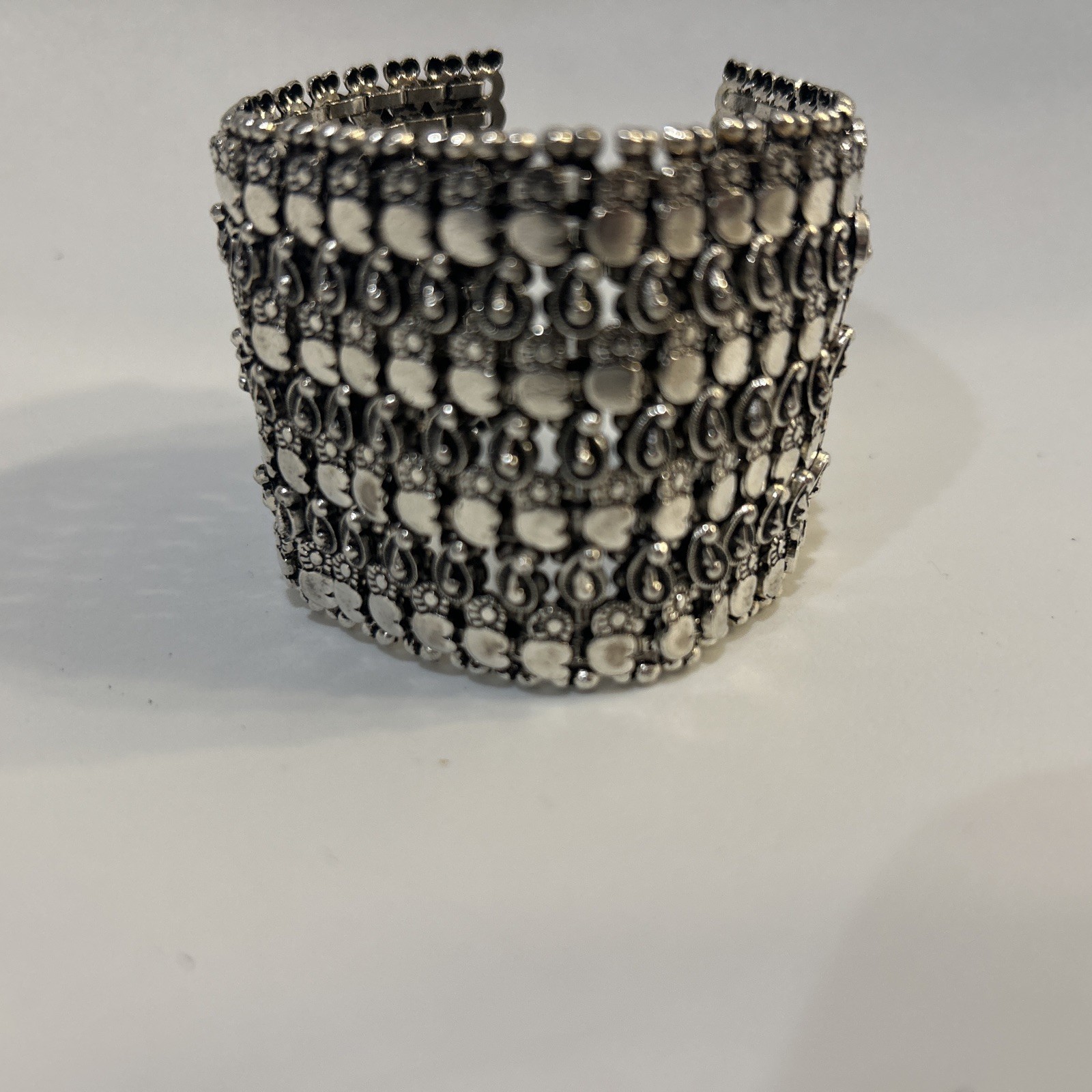 Woman’s cuff bracelets set of 4 metal clasp