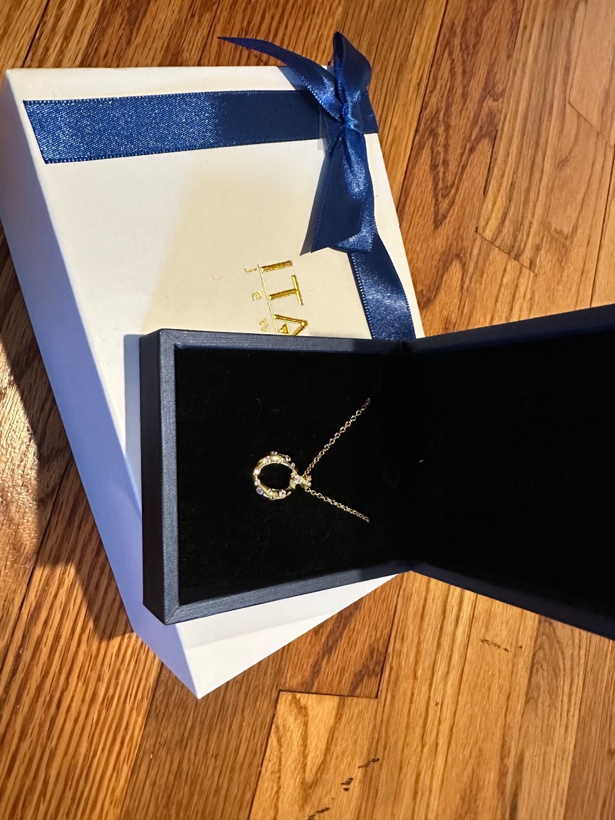 Italo Flush Setting Oval-Shaped Pendant Necklace