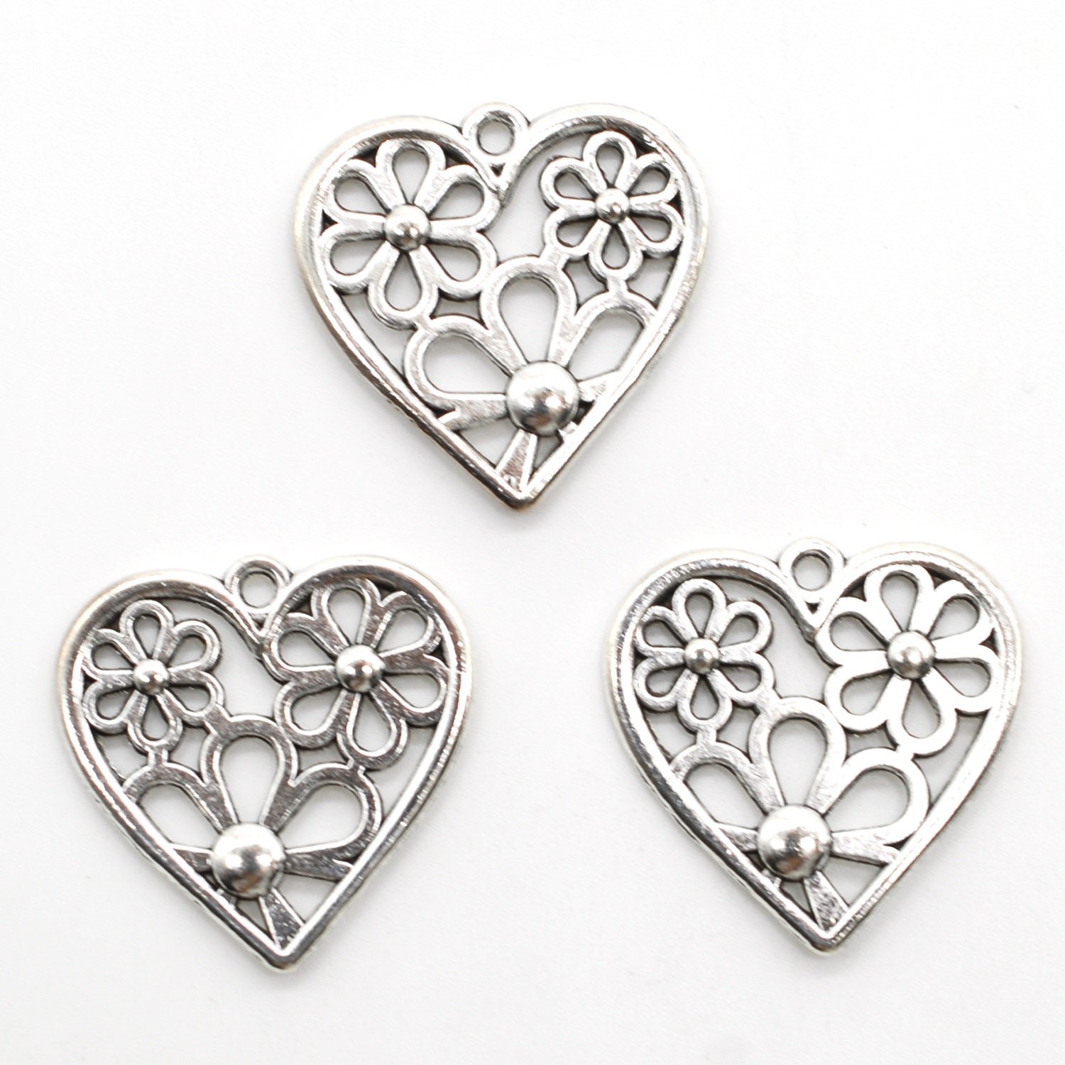 8/20PCS Silver Tone Cutout FLOWER HEART Charm Pendant 28X28mm JHS480-1873
