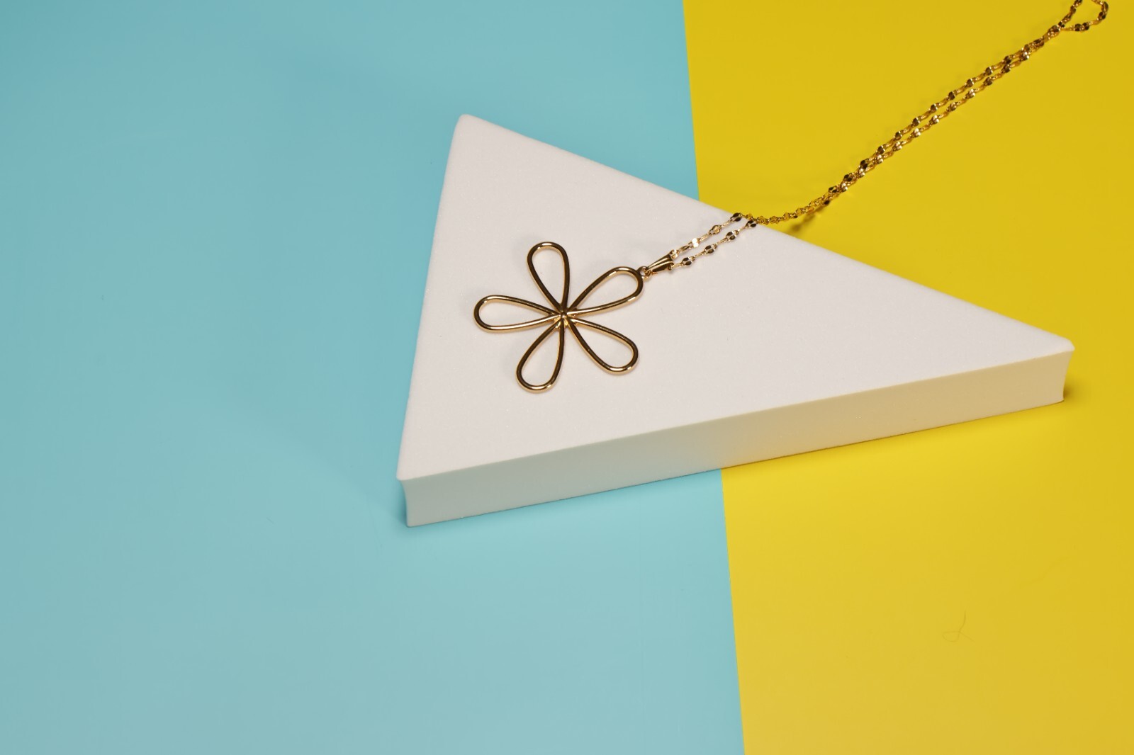 Cadena Para Mujere Con Flor De Margarita De Acero Inoxidable Chapada En Oro 18k