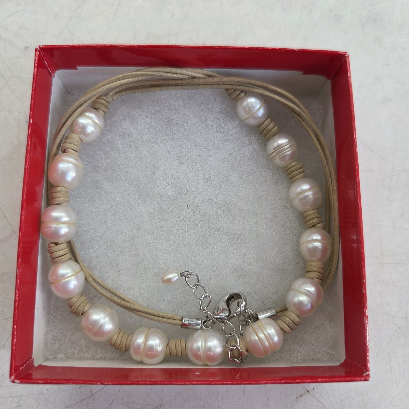 Silver Leather and Pearl Necklace 46 cm Length Adjustable Beige Leather GUC