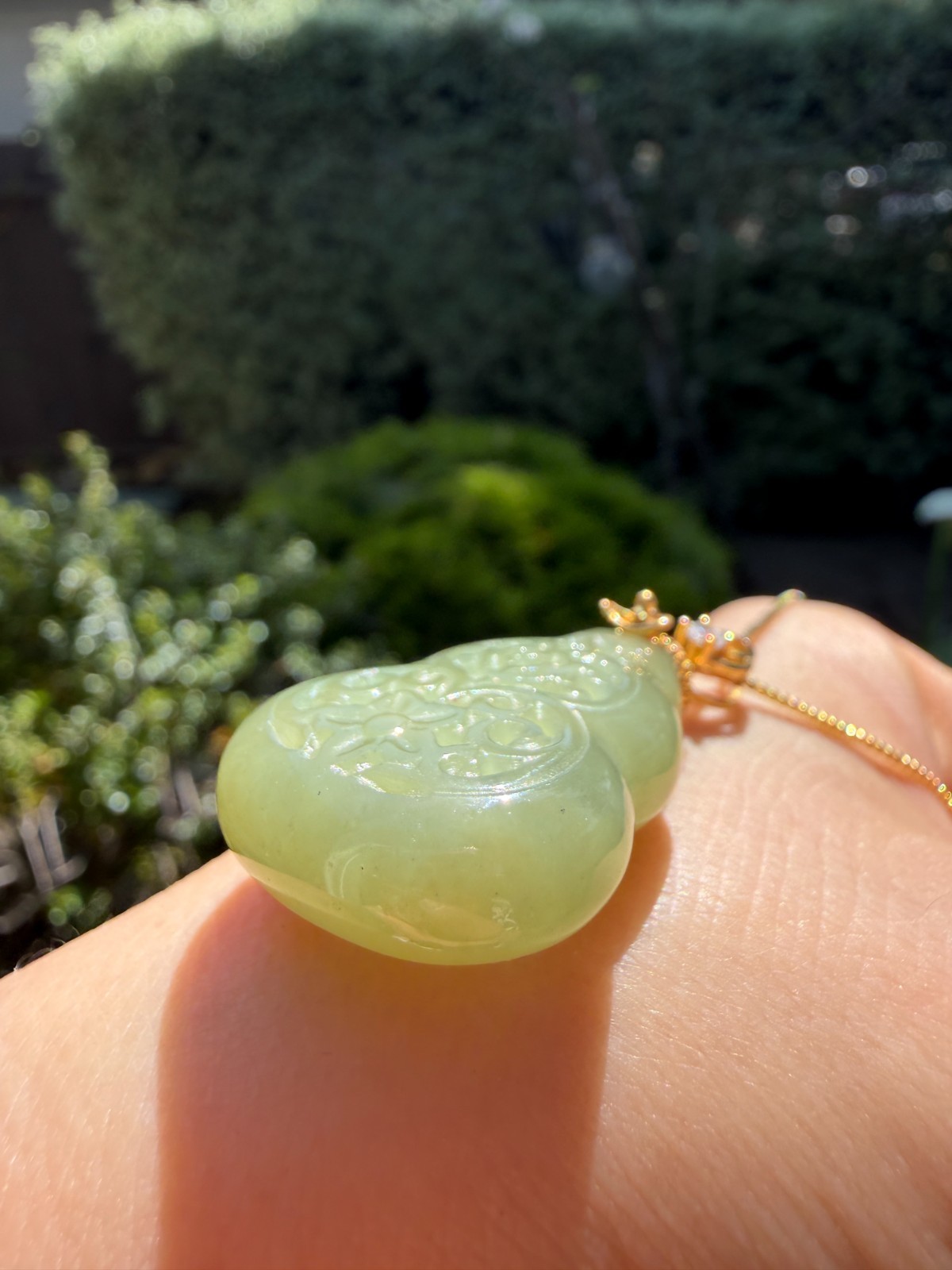 Green Nephrite Chinese Hulu Pendant / Necklace, Green Jade Pendant | 雕花绿色葫芦和田玉吊坠