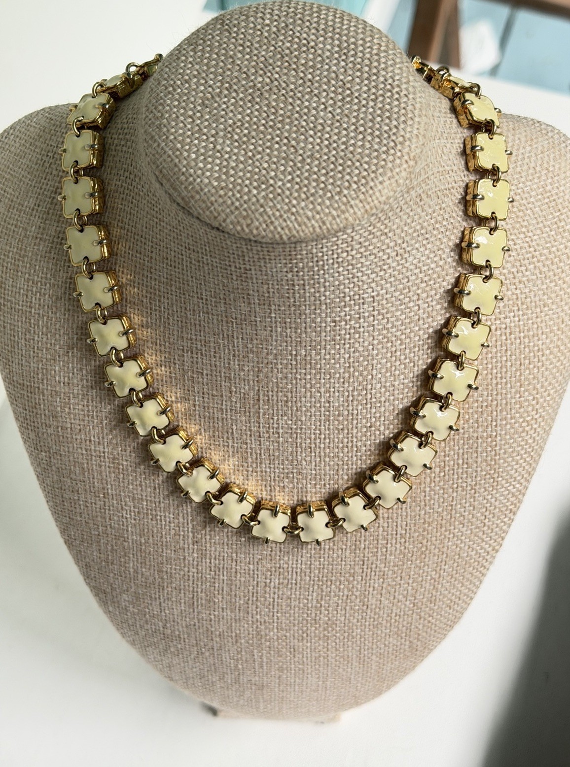 Vintage Gold Tone Ivory Enamel Quatrefoil Link Necklace Hidden Magnetic Clasp