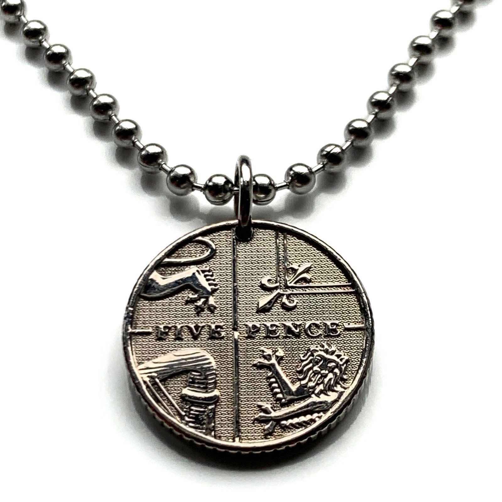 2014 British 5 Pence coin pendant English lion Irish harp London Belfast n002224