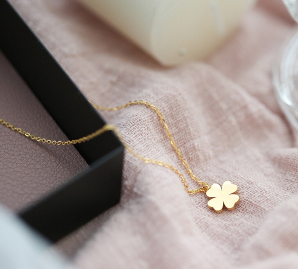 Women Girl Titanium Stainless Steel 15 mm Gold Four Leaf Clover Necklace 16-18″