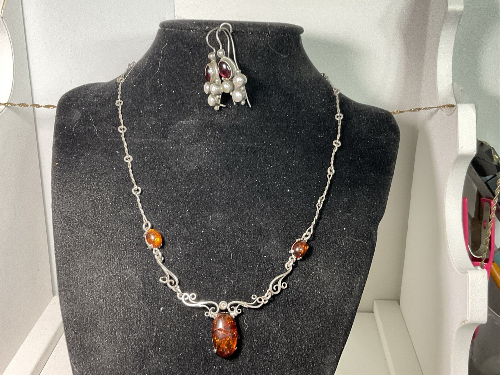 Vintage Set of Necklace and earrings Amber pendant on necklaces.9 Gram￼16 Inch