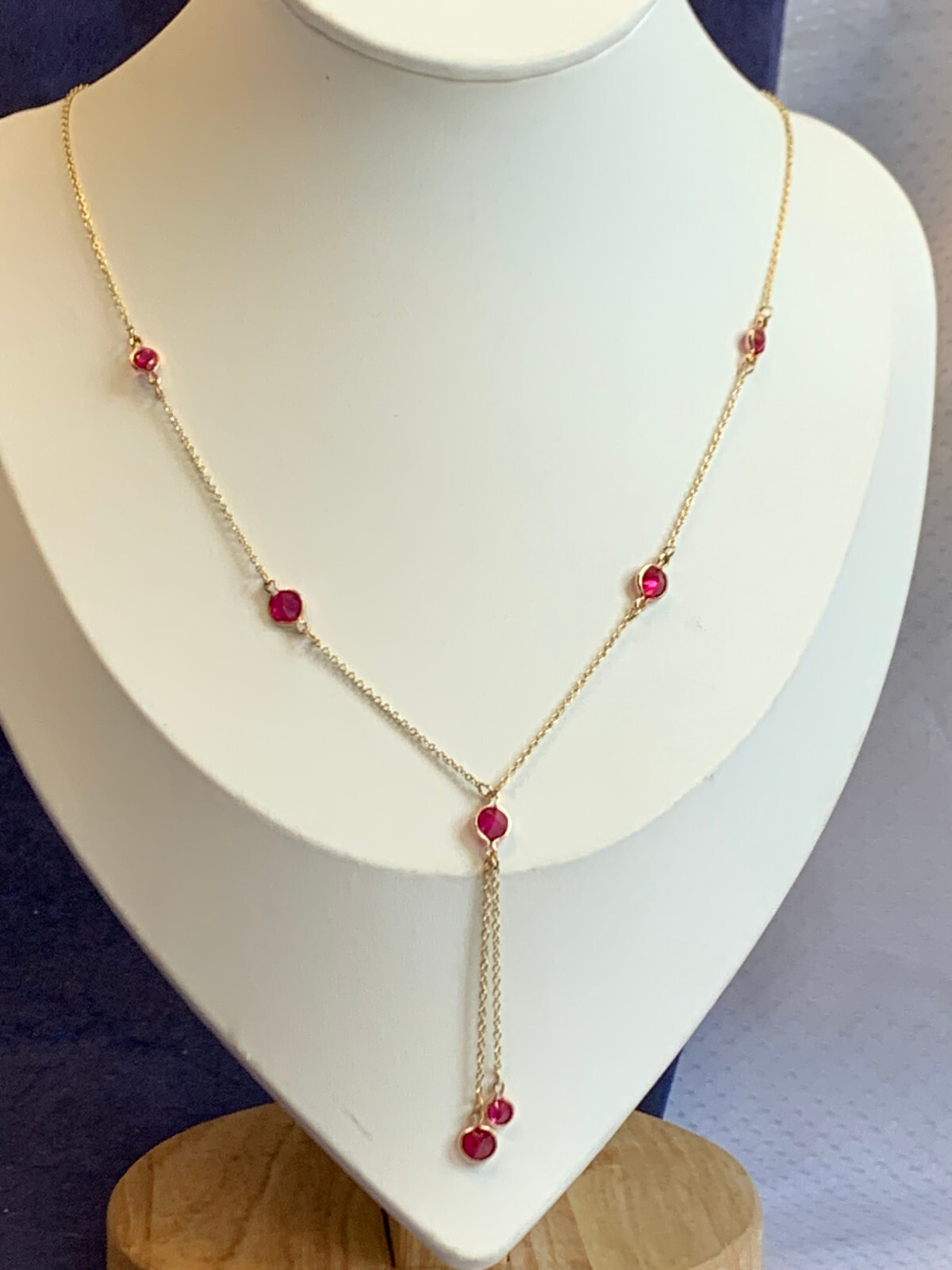 10K Yellow Gold Necklace 2.74g Fine Jewelry 17″ Ruby Color Stones *READ*