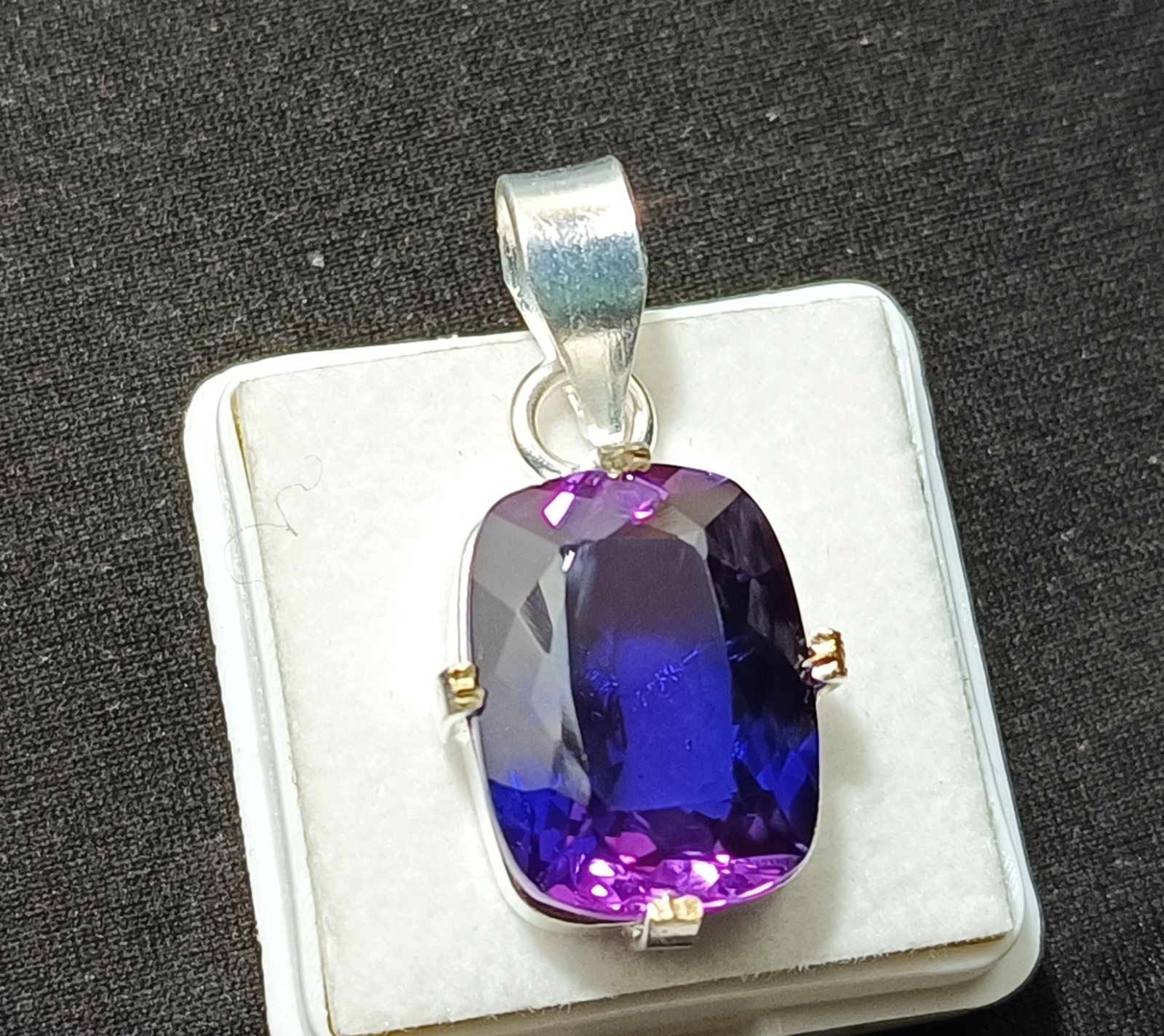 Natural 27.15 CT Color Change Alexandrite Certified Gemstone Pendant 925 Silver