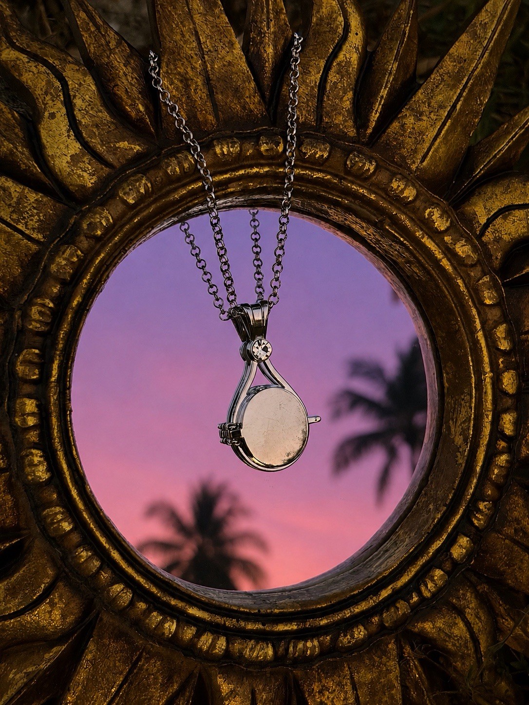 Moon Pool Silver Locket From H20 Just Add Water Cleo Emma Rikki Stones