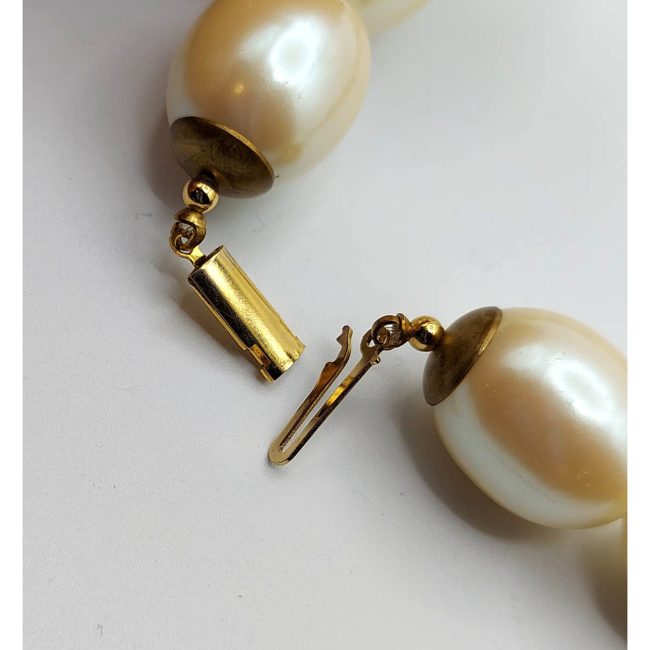 Chunky Egg Shape Faux Pearl 18″ Necklace Large Red Venetian Style Center Bead
