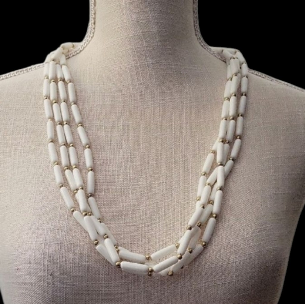 Elegant White and Gold Necklace