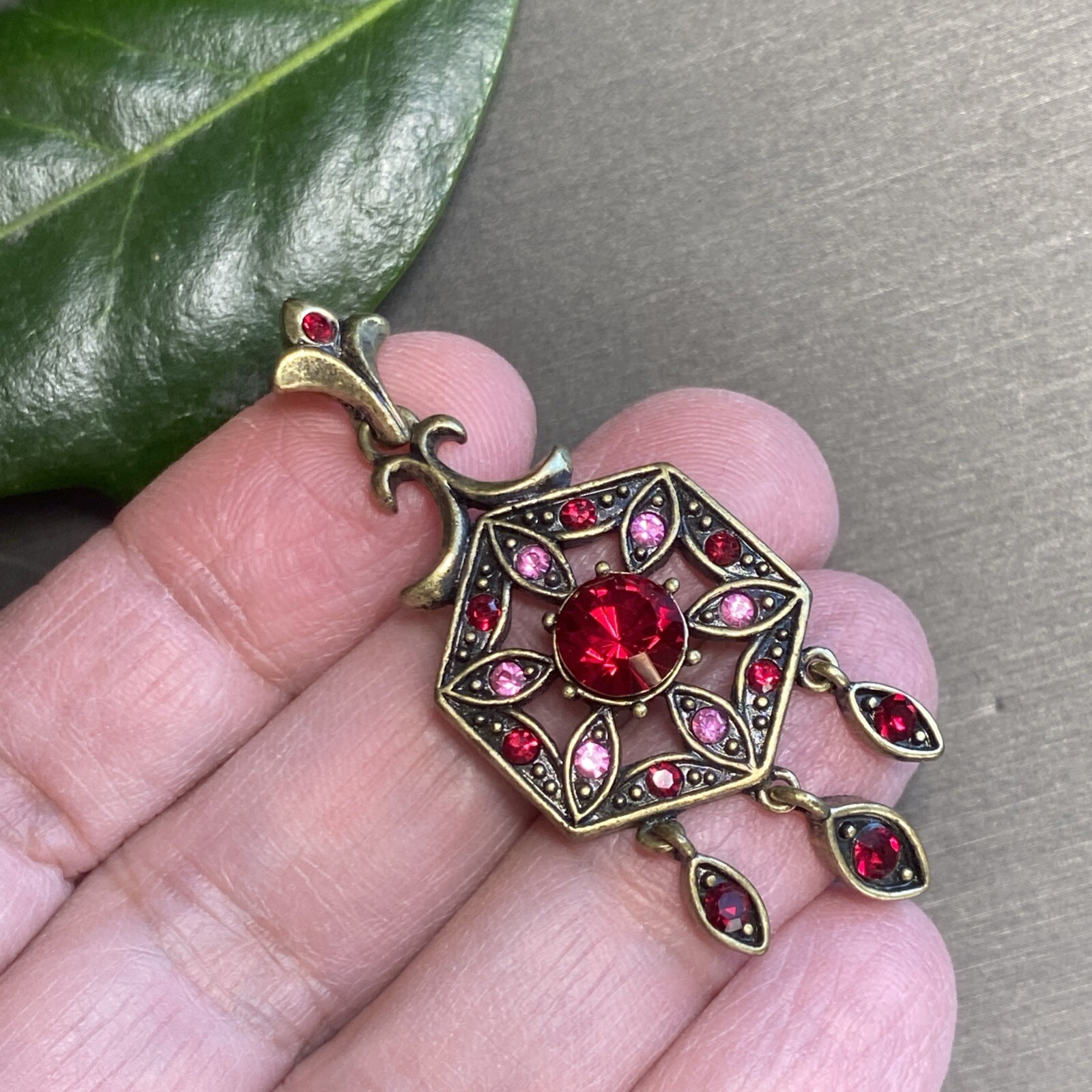 Vintage Pendant Estate Jewelry Pre-Owned Fleur-De-Lis Pink Art Glass Bronze