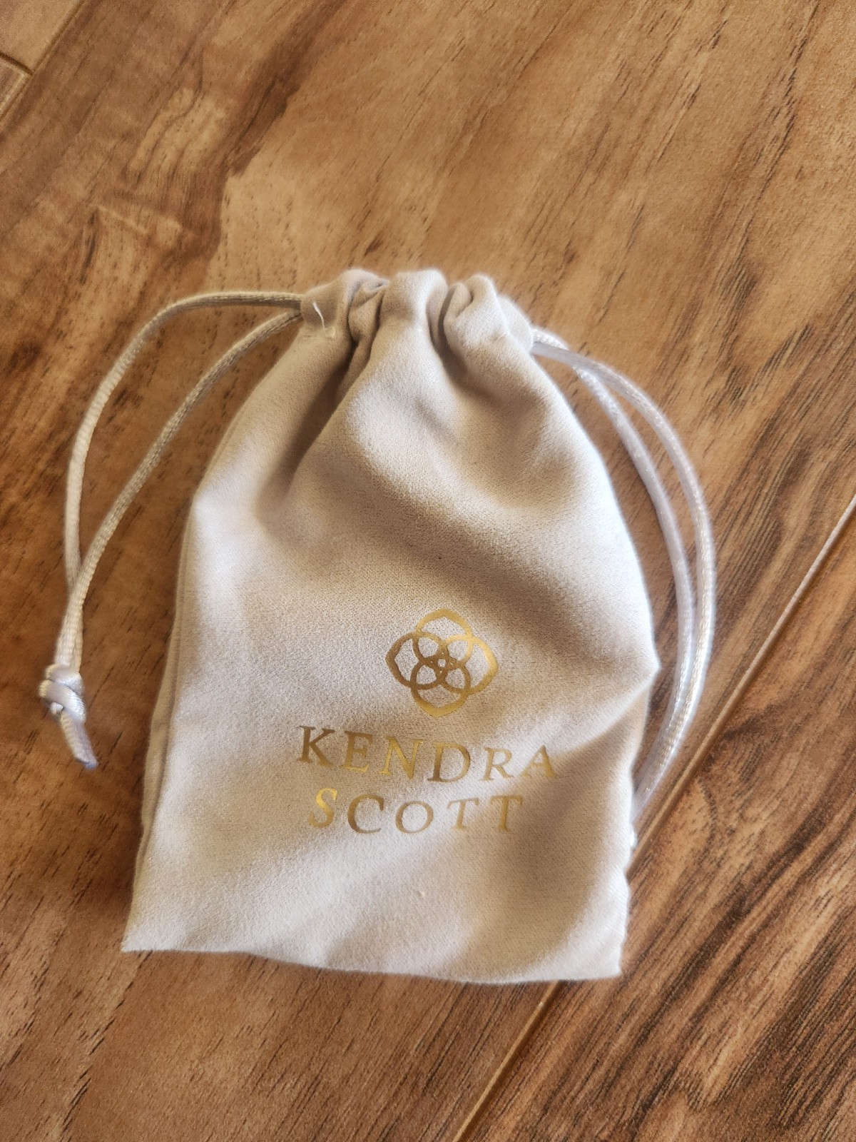 Kendra scott necklace elise sparkly excellent silver