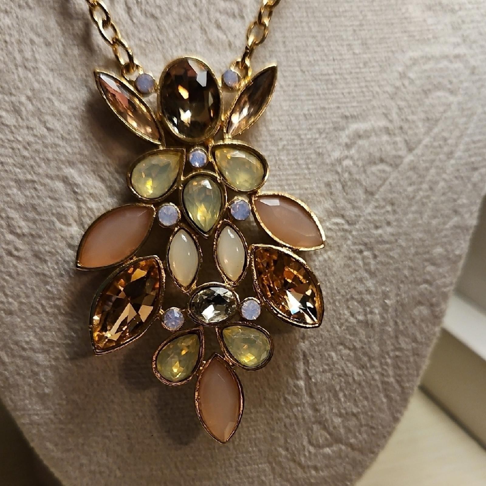 Elegant Gold and Pink Necklace