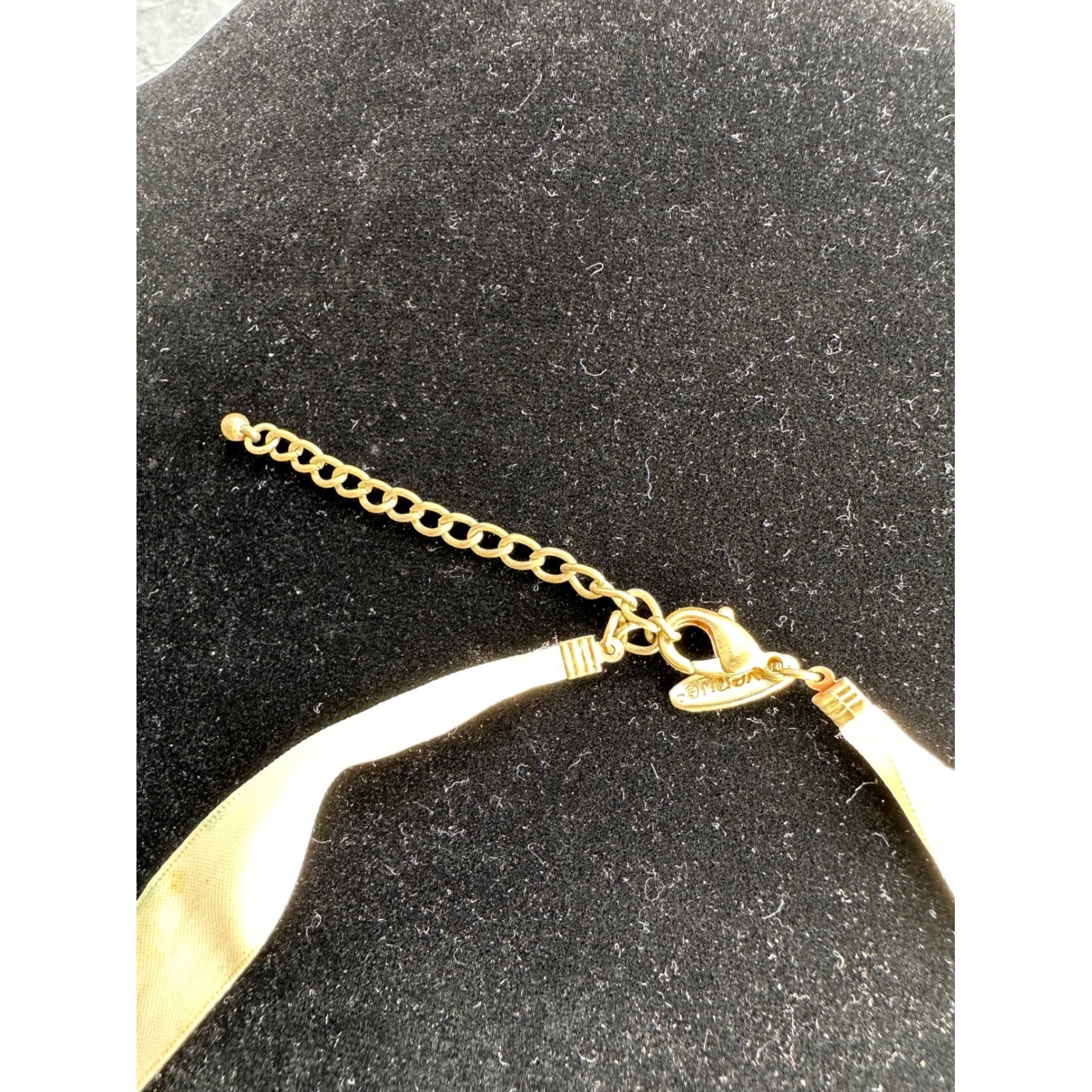 Avenue Women Clear Pink Bubble Bead Statement Necklace Ribbon Strap Gold Tone