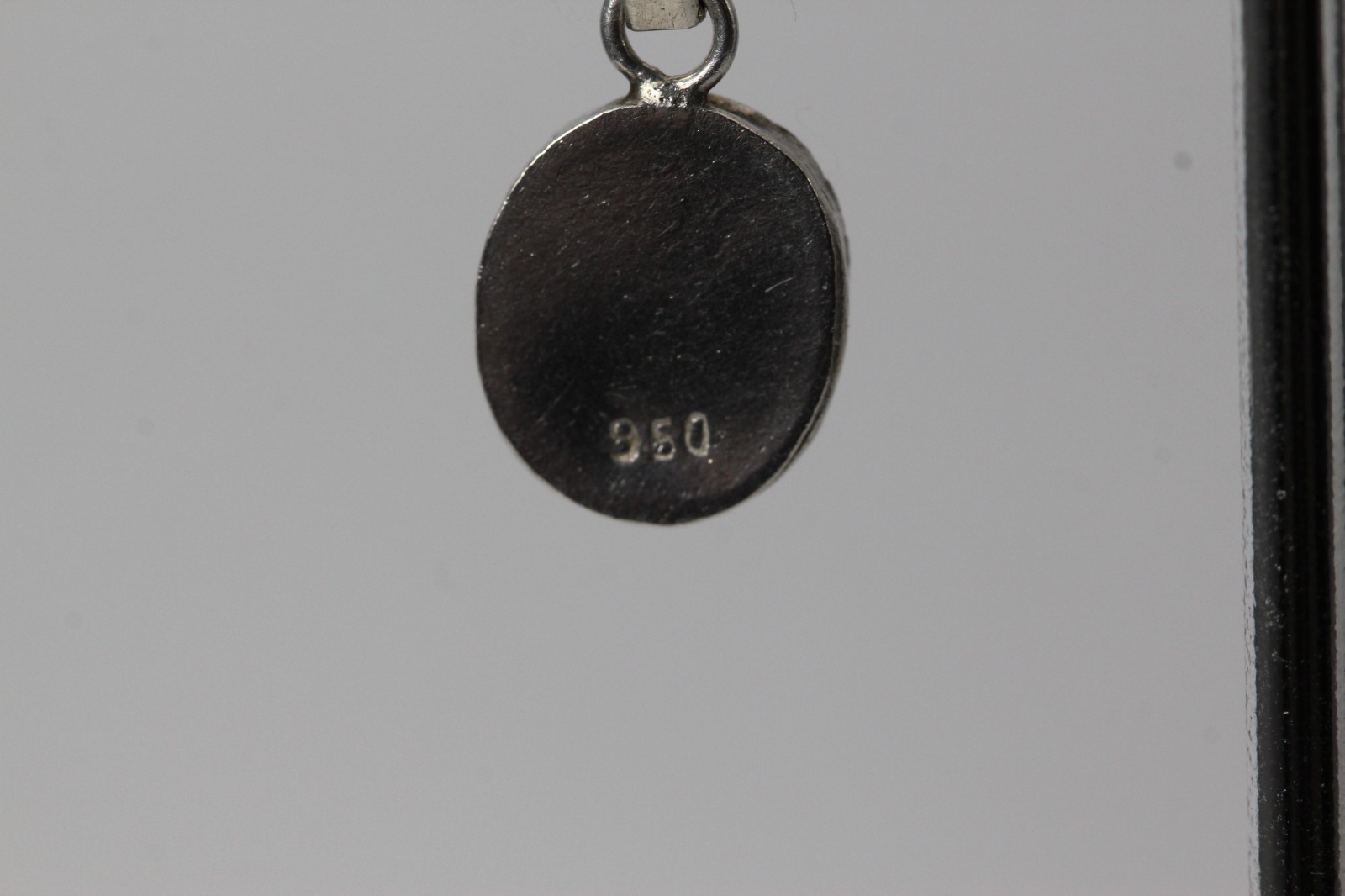 .950 Silver Hallmark Pendant With Blue Oval Stone In Bezel 1.1 Grams (PEN10430)
