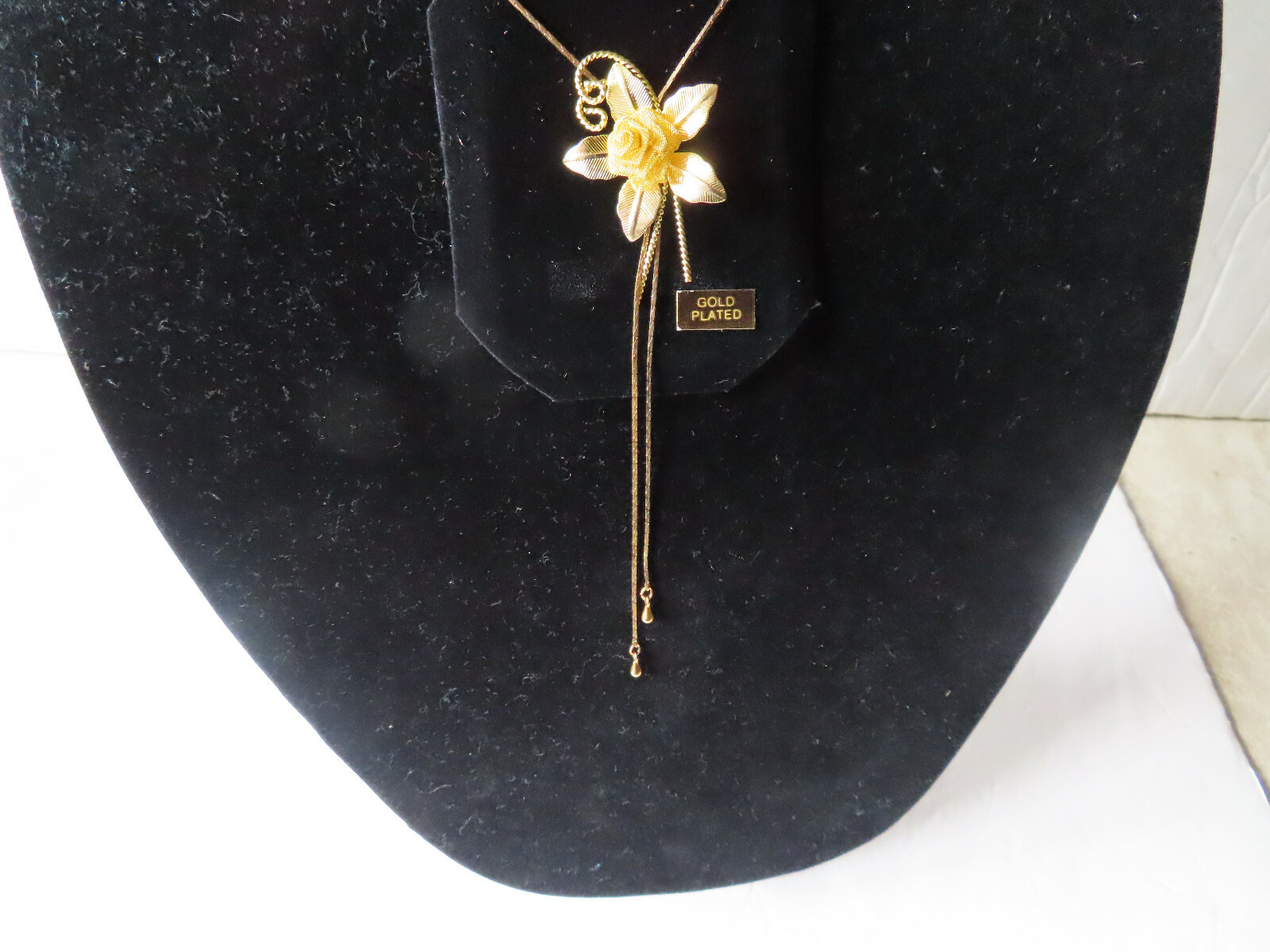 Gold Plated Adjustable Chain Necklace with Flower. FREE SHIPPING IN USA