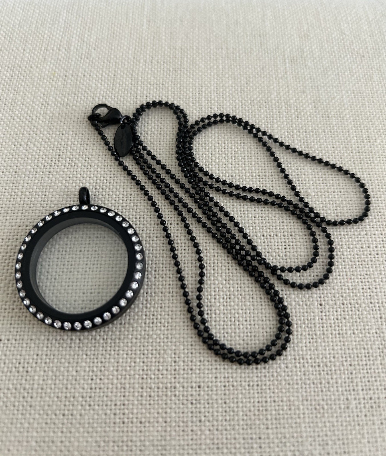 Origami Owl Large Black w/Crystals Hinge Locket & 30″ Classic Chain Set “New”