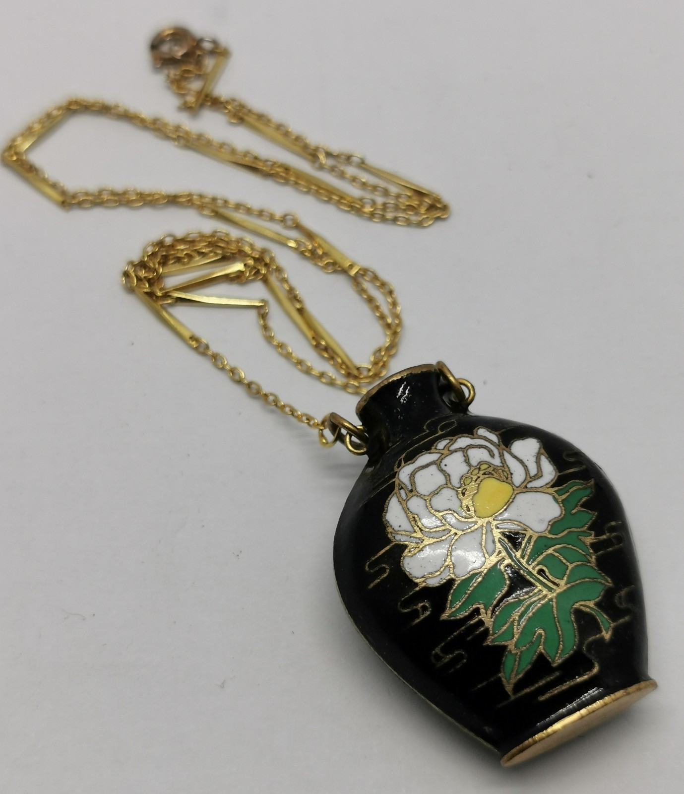 Vtg 1980s Chinese Black Enamel Flower Filigree Vase Urn Pendant Necklace Chain