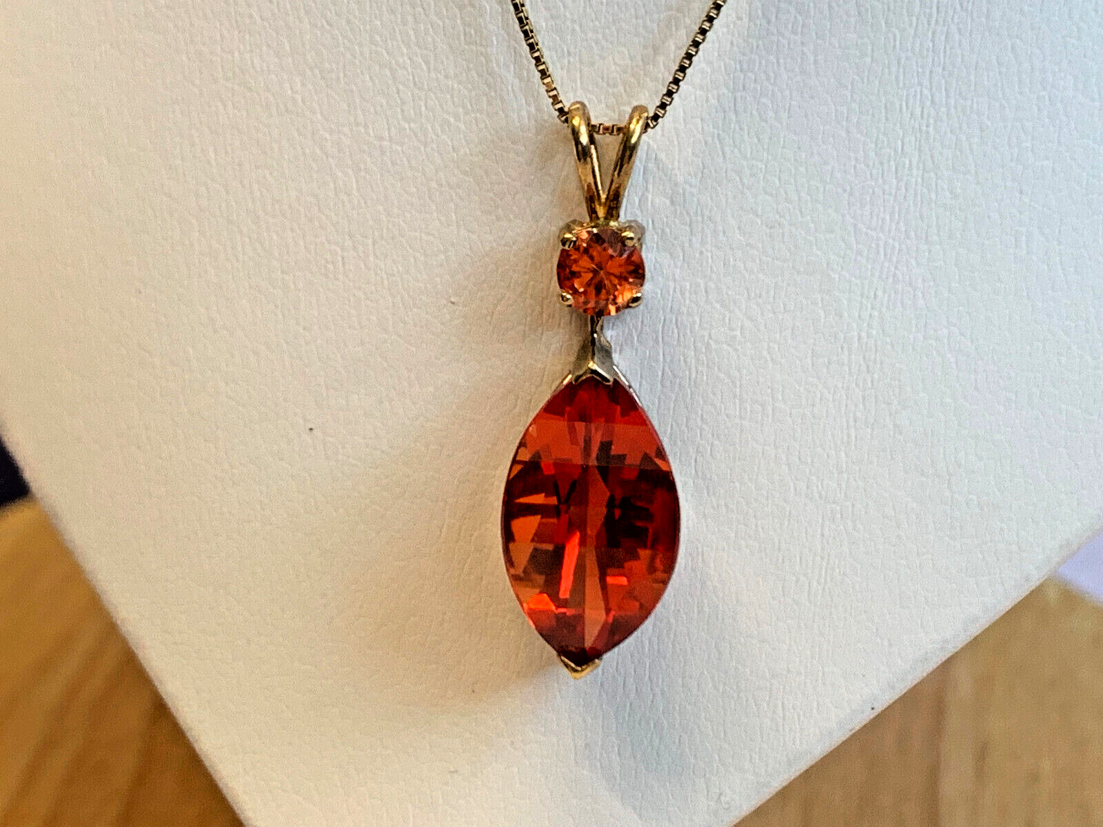 10K Yellow Gold Necklace 2.7g Jewelry 18″ Box Chain Curved Orange Stone *READ*