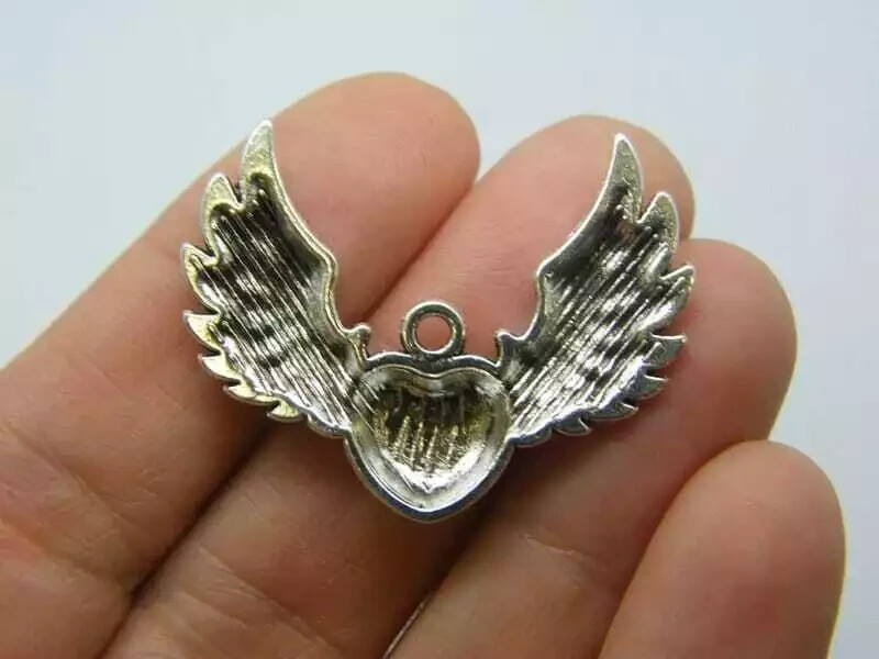 Silver Heart With Wings & 18″ Necklace! FREE SHIPPING IN THE USA!