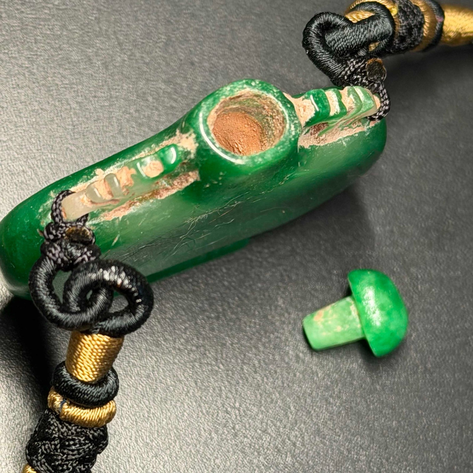 Vtg Chinese Green Jade Snuff Bottle Pendant Silk Cord Necklace (AHB)