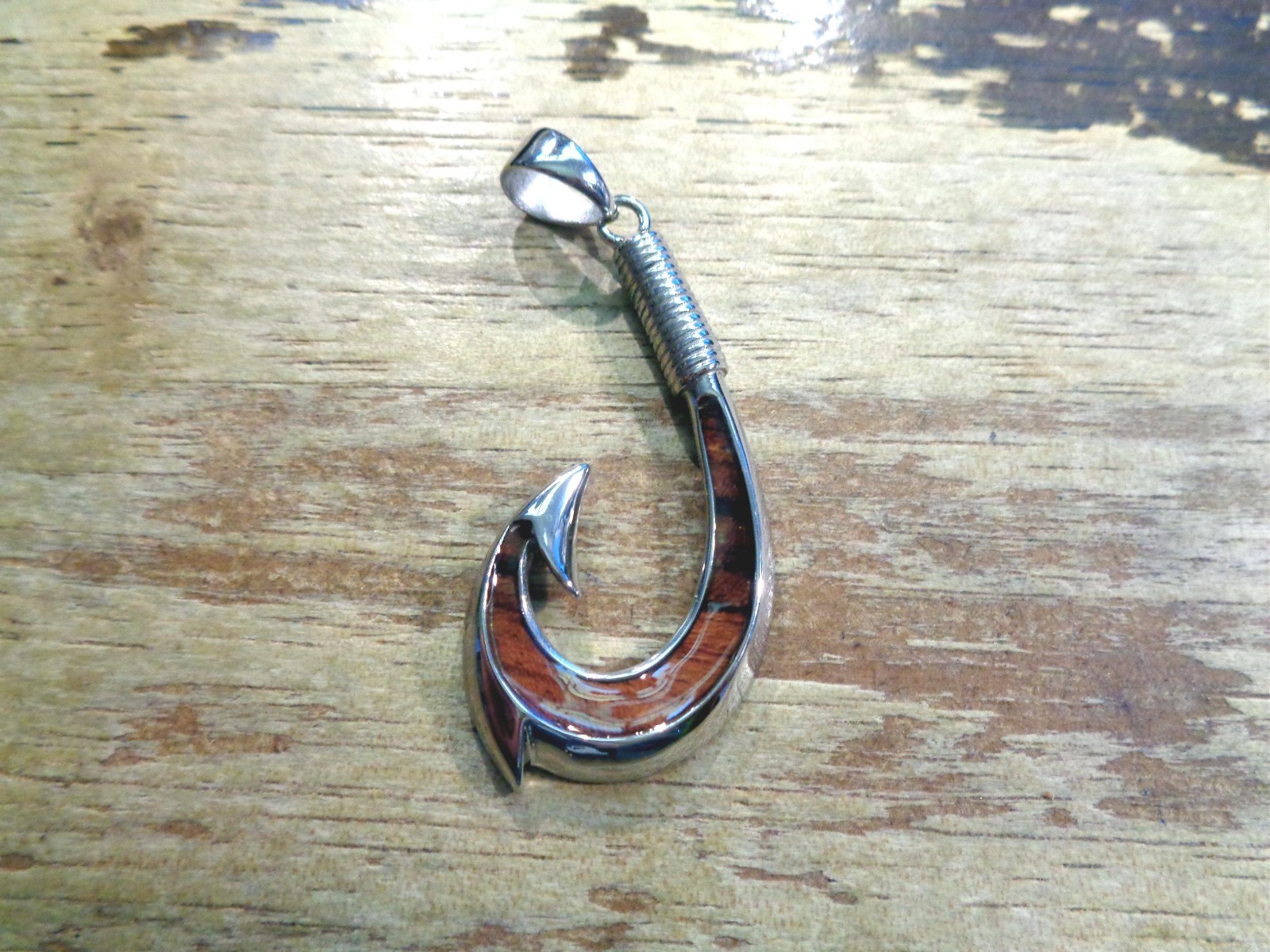 27MM SOLID TUNGSTEN GENUINE INLAID KOA WOOD HAWAIIAN MAKAU FISH HOOK PENDANT RF