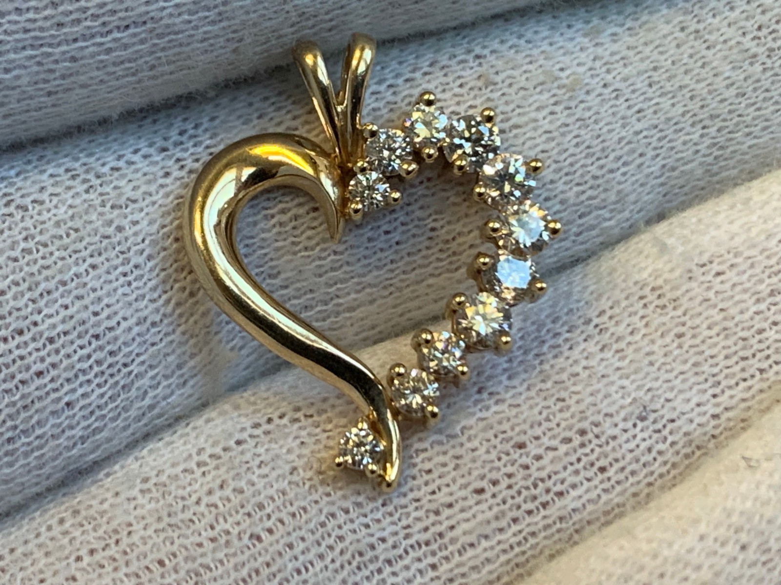 10K Yellow Gold Heart Pendant 1.87g Fine Jewelry Cubic Zirconia Charm *READ*