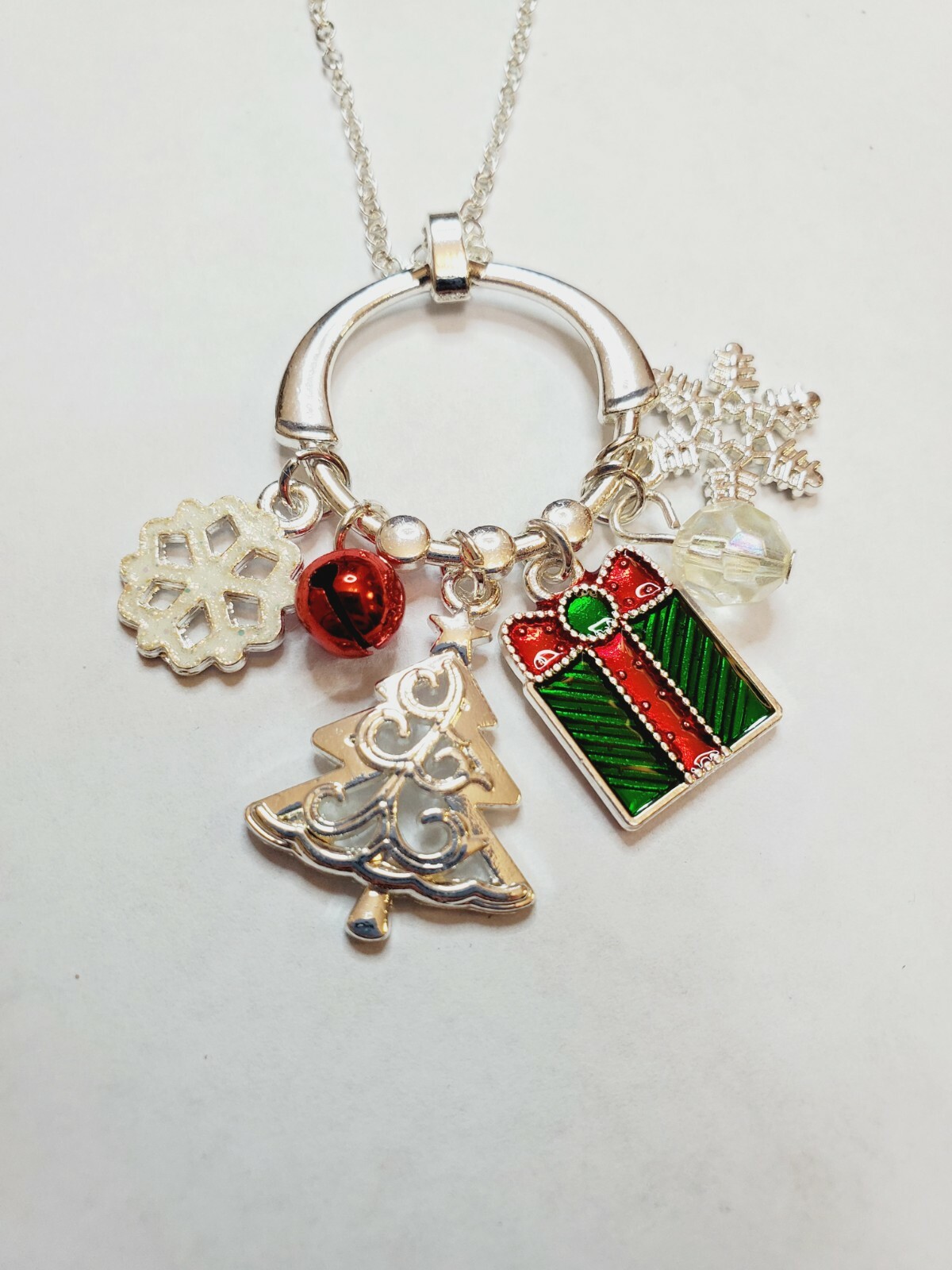 Kohl’s Women’s Silver Tone Christmas Necklace Circle With Present Tree Bell Snow