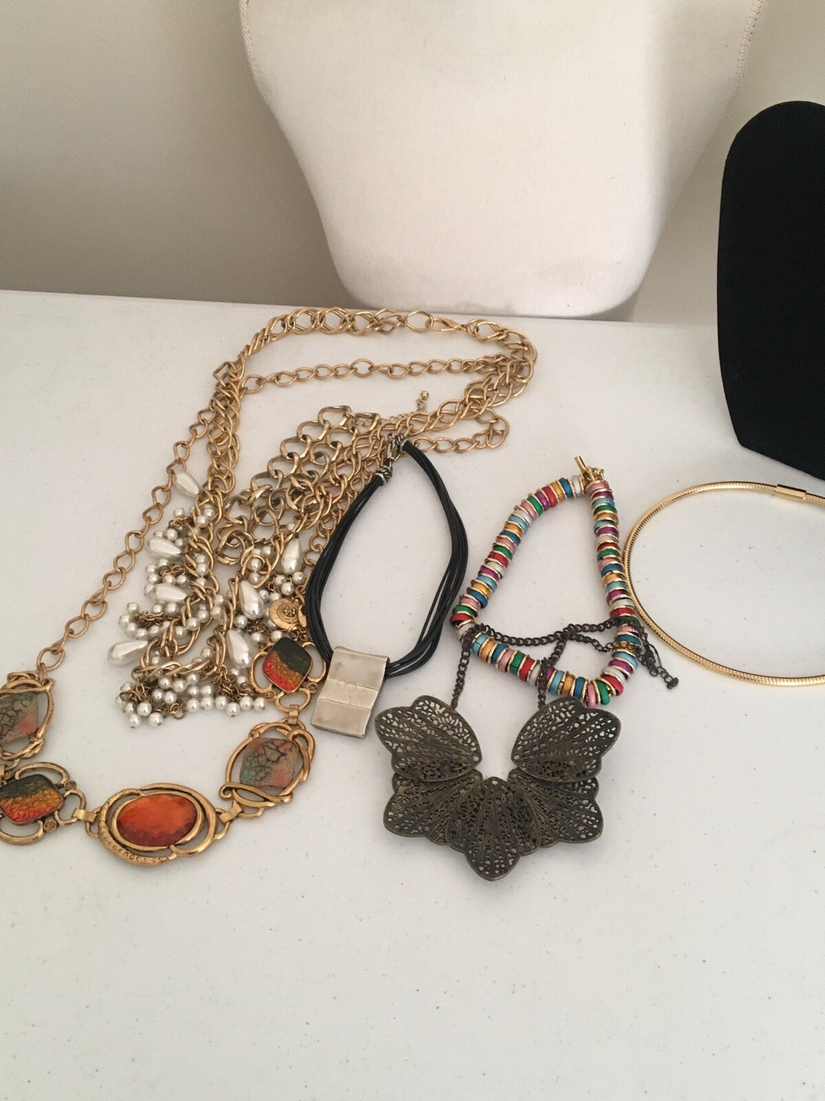 Vintage Mix Lot of Assorted Necklaces. Various Colors, Styles, Materials
