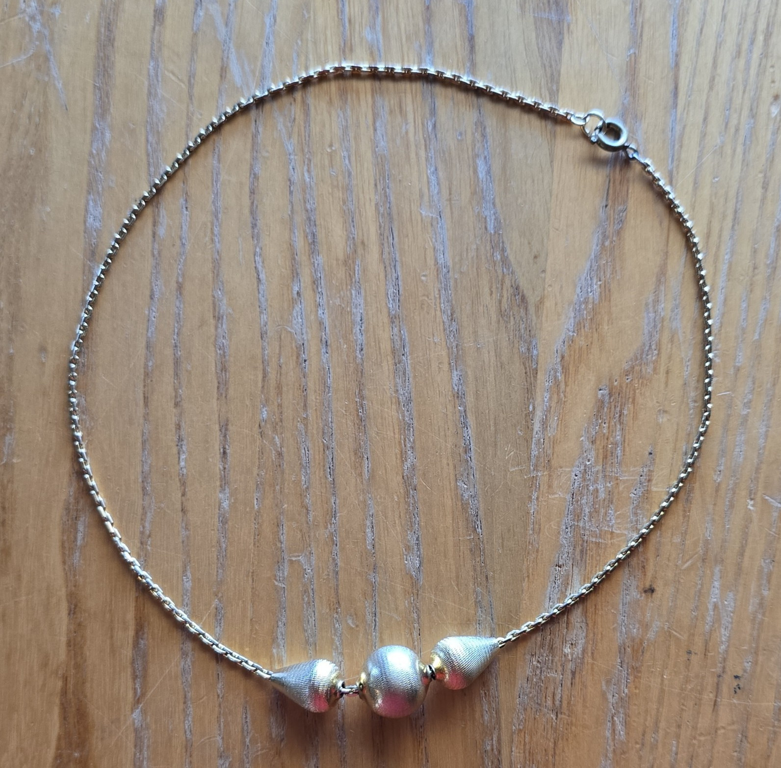 Gold Tone Rope Chain Necklace White Round Pearl Pendant Spring Ring Clasp