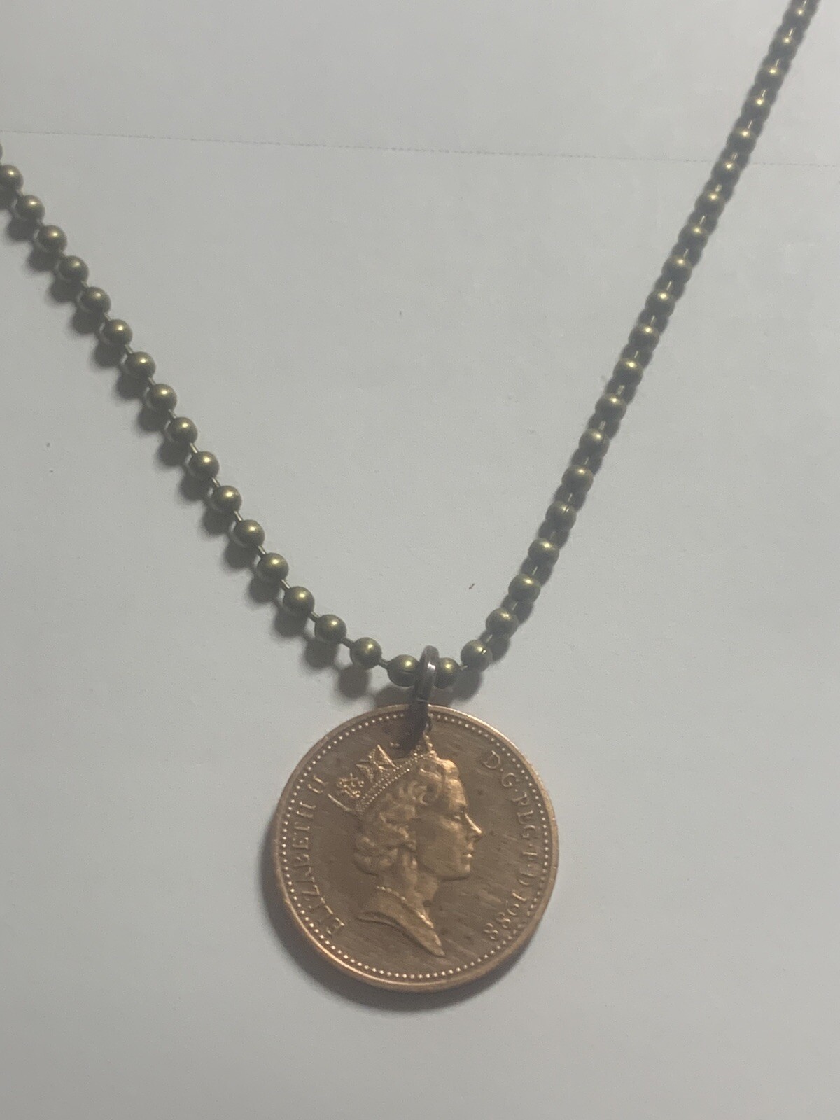1988 United Kingdom Coin Pendant On 24” Chain British Queen Elizabeth. 🔥