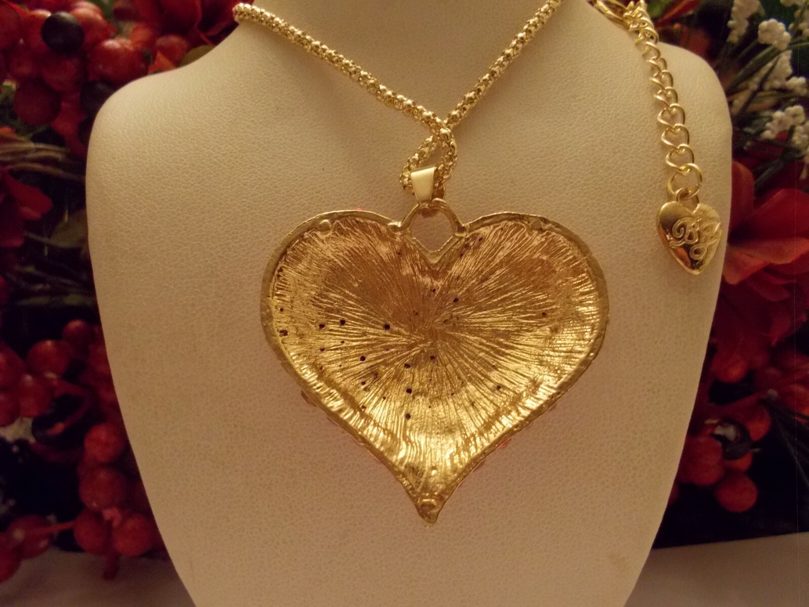 BETSEY JOHNSON SPARKLING PINK CRYSTAL HEART PENDANT NECKLACE